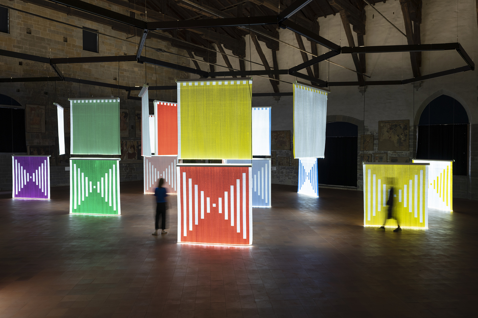 Daniel Buren - \"Illuminare lo spazio, lavori in situ e situati\"  GAMeC, Palazzo della Ragione, Bergamo, 2020 - Copyright Daniel Buren - Courtesy GAMeC Bergamo