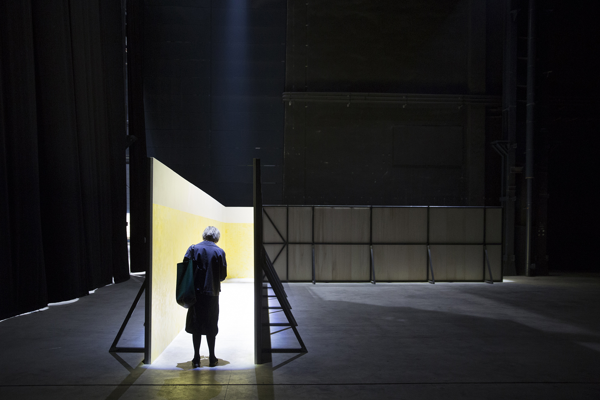 Miroslaw Balka - \"CROSSOVER/S”-  Exhibition view. Courtesy the Artist and Pirelli HangarBicocca