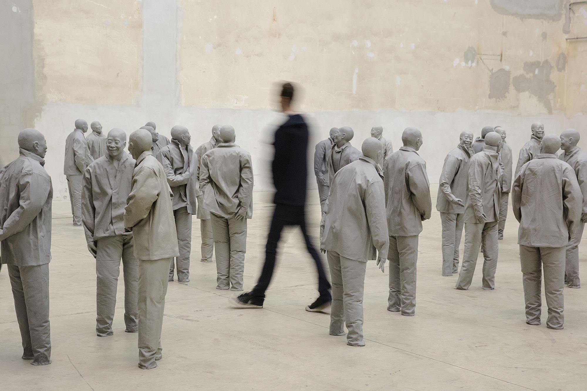 Juan Muñoz - Installation view at Pirelli Hangar Bicocca, Milano 2015. Courtesy Pirelli HangarBicocca - The Estate of Juan Muñoz